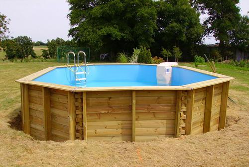 Piscine ossature bois, semi-enterrée