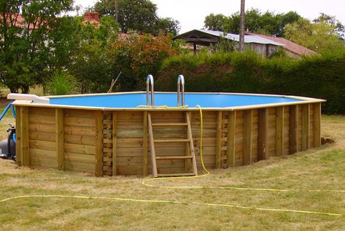 Piscine ossature bois, semi-enterrée